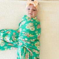 KELLY GREEN + PINK RETRO DAISIES | SWADDLE