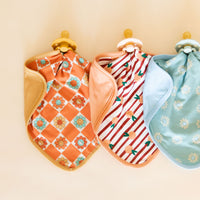 TEAL DAISIES | LOVIE