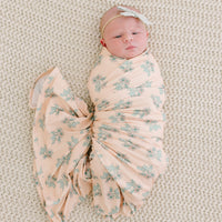 PALE PEACH DAISY FLORAL | SWADDLE