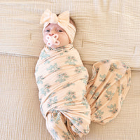 PALE PEACH DAISY FLORAL | SWADDLE