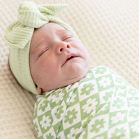 GREEN + WHITE DAISY CHECKER | SWADDLE