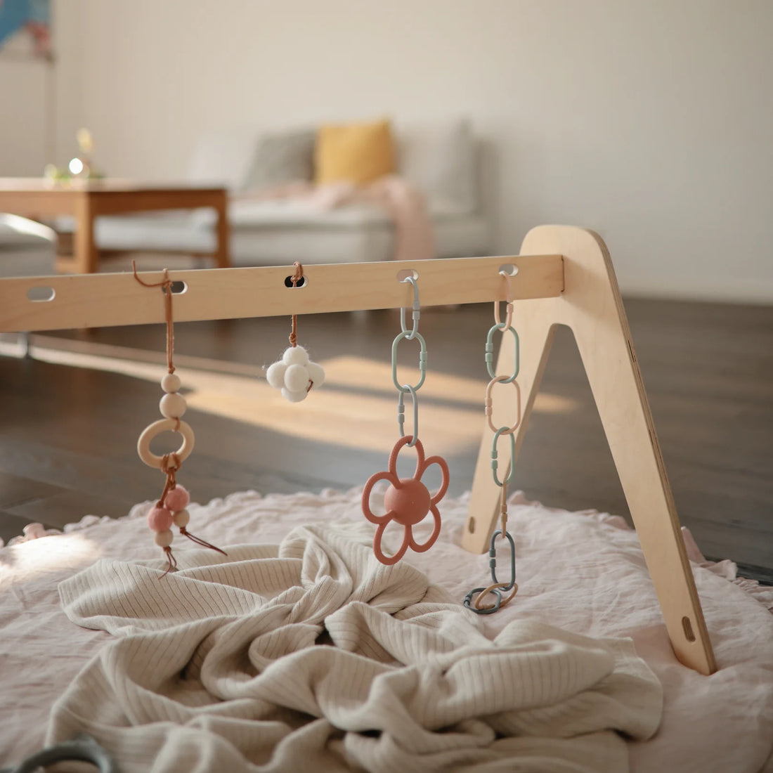 Rose Rattle DAISY RATTLE TEETHER | DUSTY ROSE – COZYS