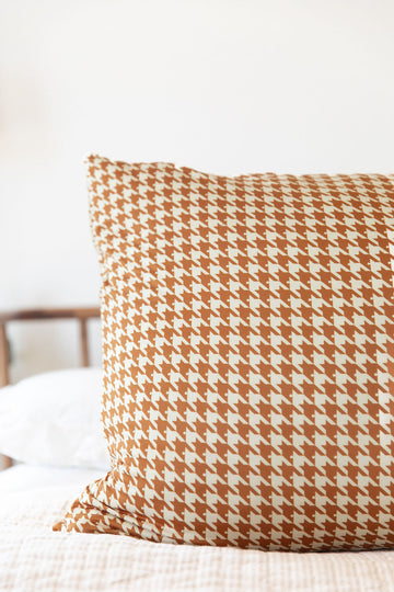 RUST HOUNDSTOOTH | PILLOW CASE