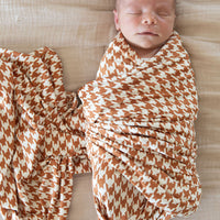RUST HOUNDSTOOTH | SWADDLE