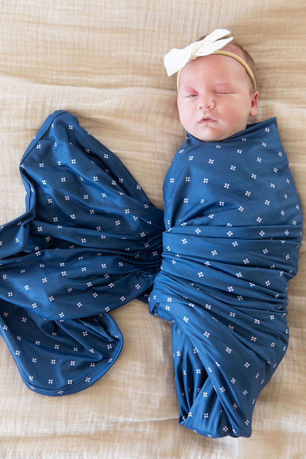 DAINTY DOTS | SWADDLE