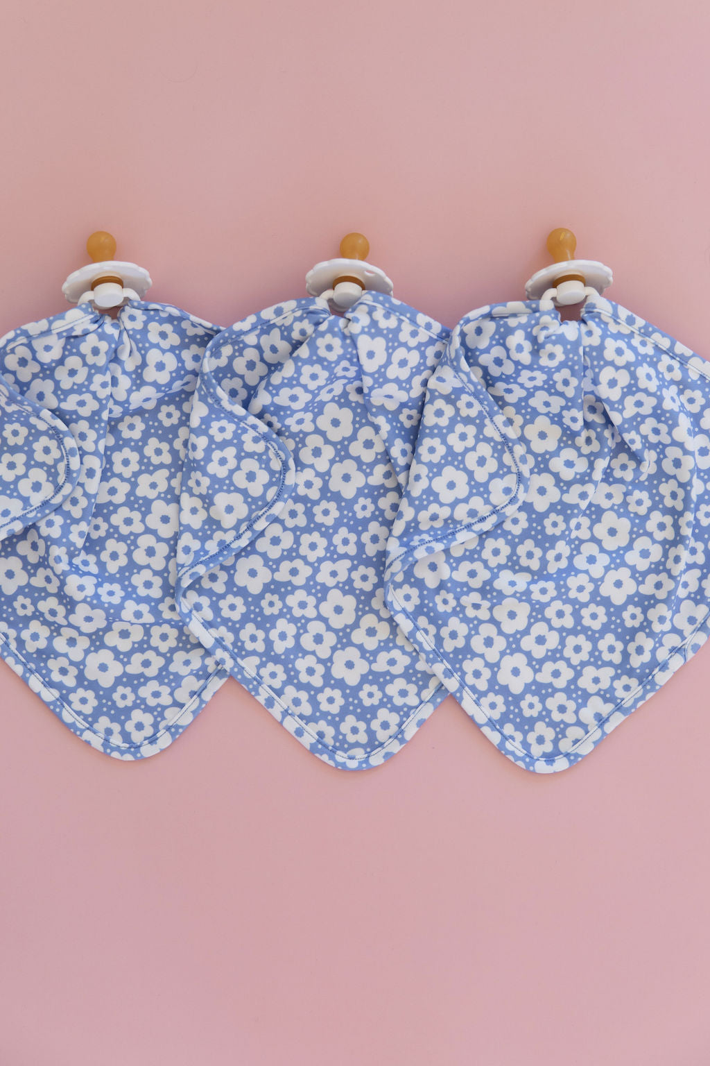 DUSTY BLUE DAISIES | LOVIE