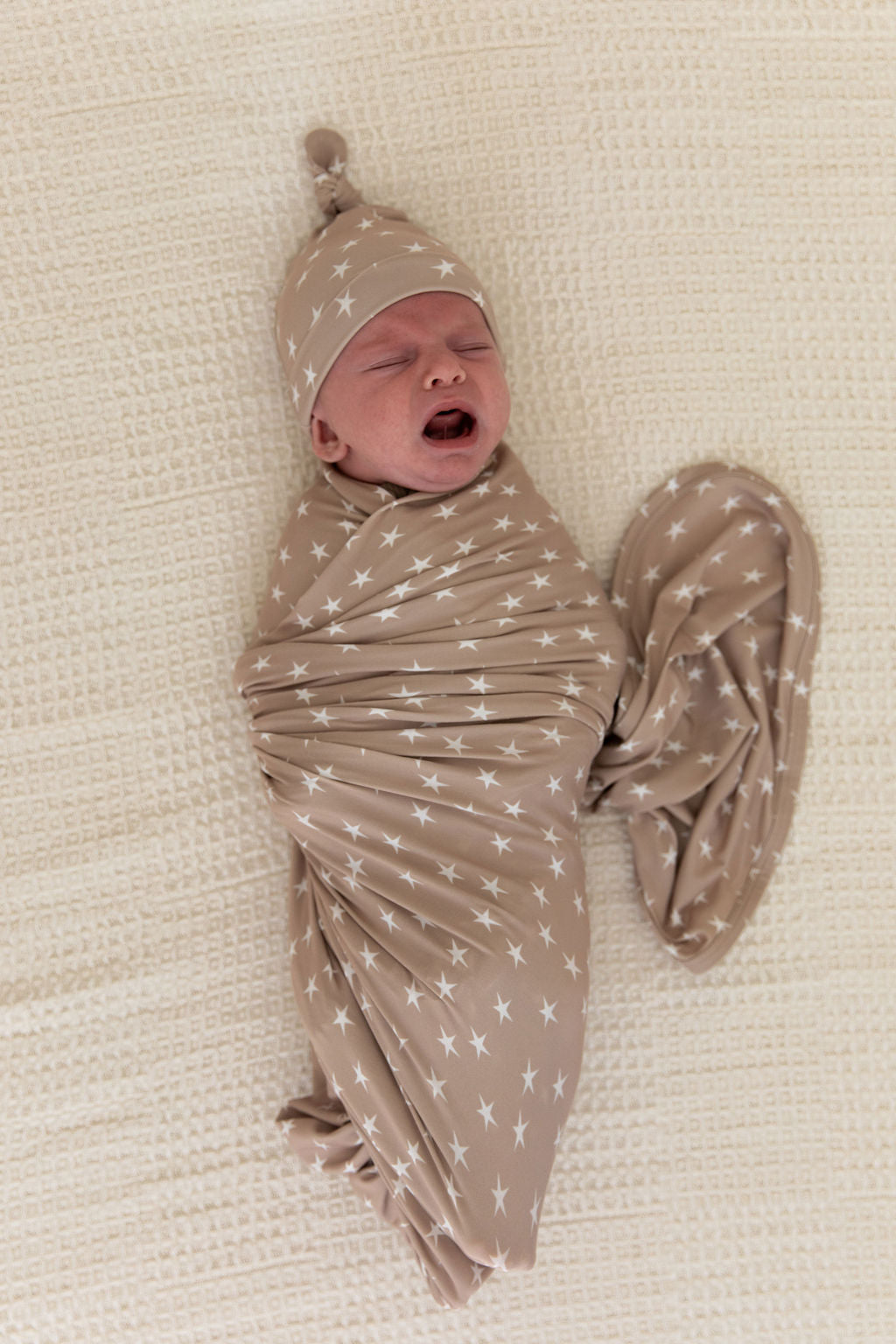 TAN STARS | SWADDLE