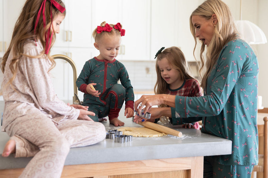 HOLIDAY BOWS | WOMEN'S BUTTON UP LONG SLEEVE SET