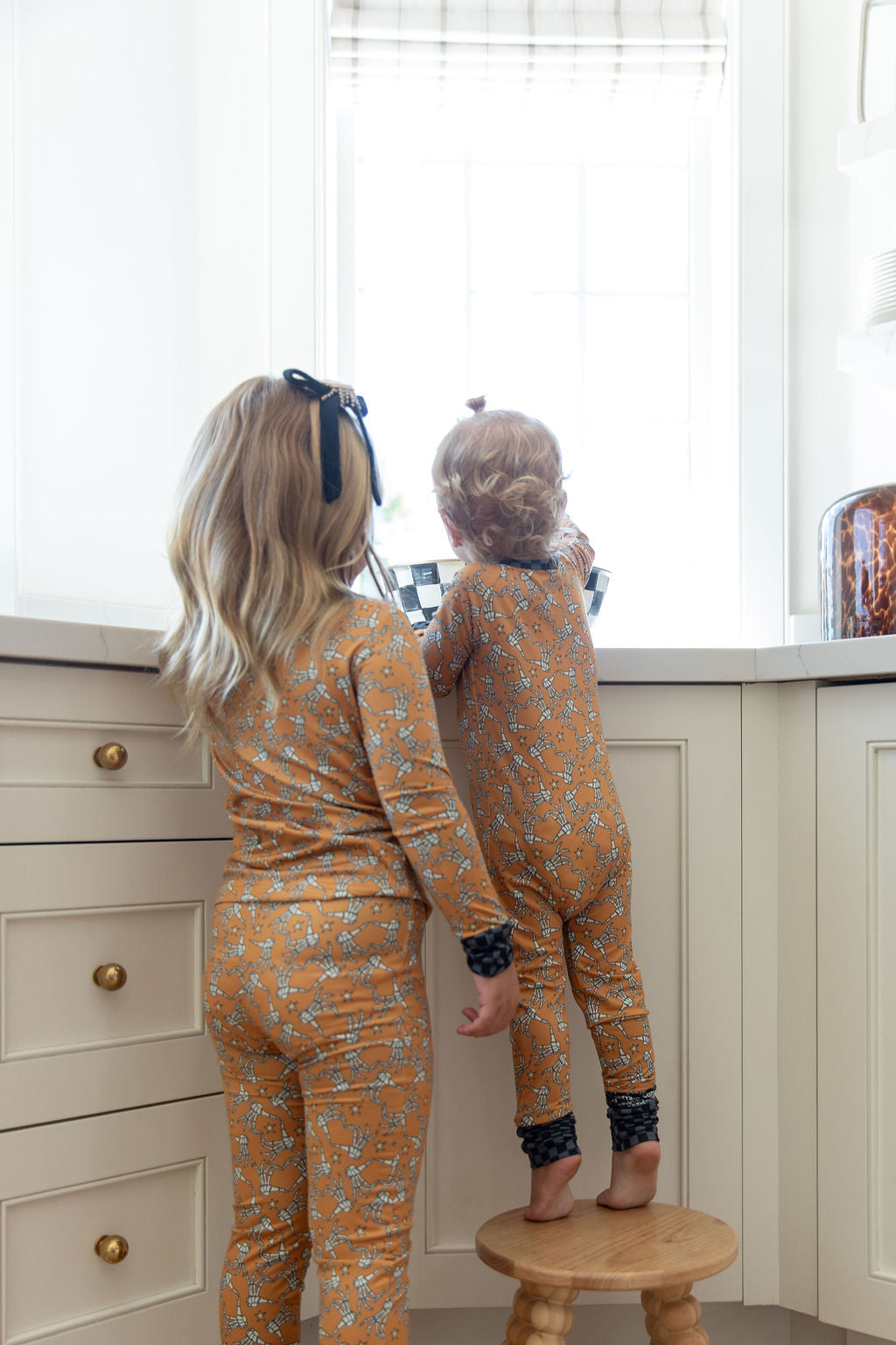 SKELLY HAND HEARTS | ZIPPER ONE PIECE