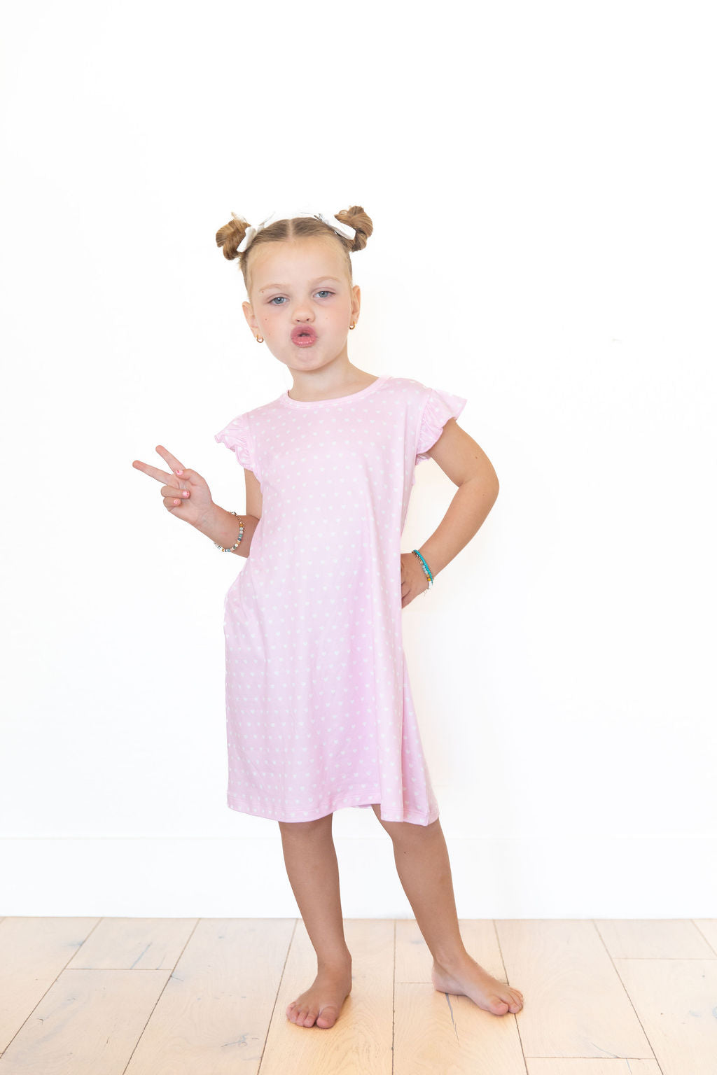 #Color_Pink + White Hearts