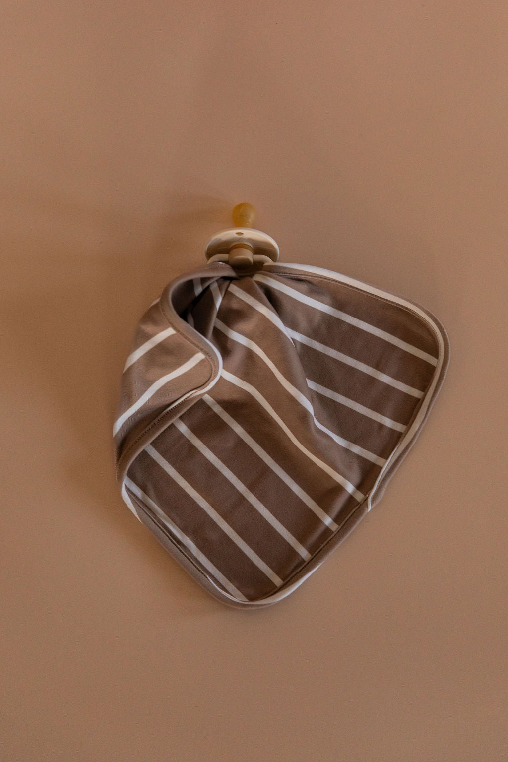 LIGHT MOCHA + WHITE STRIPE | LOVIE