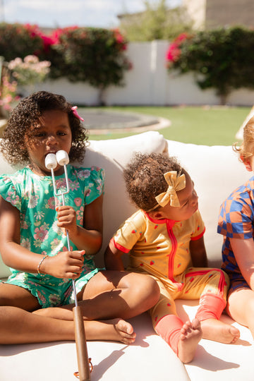 KELLY GREEN + PINK RETRO DAISIES | RUFFLE SHORT SET