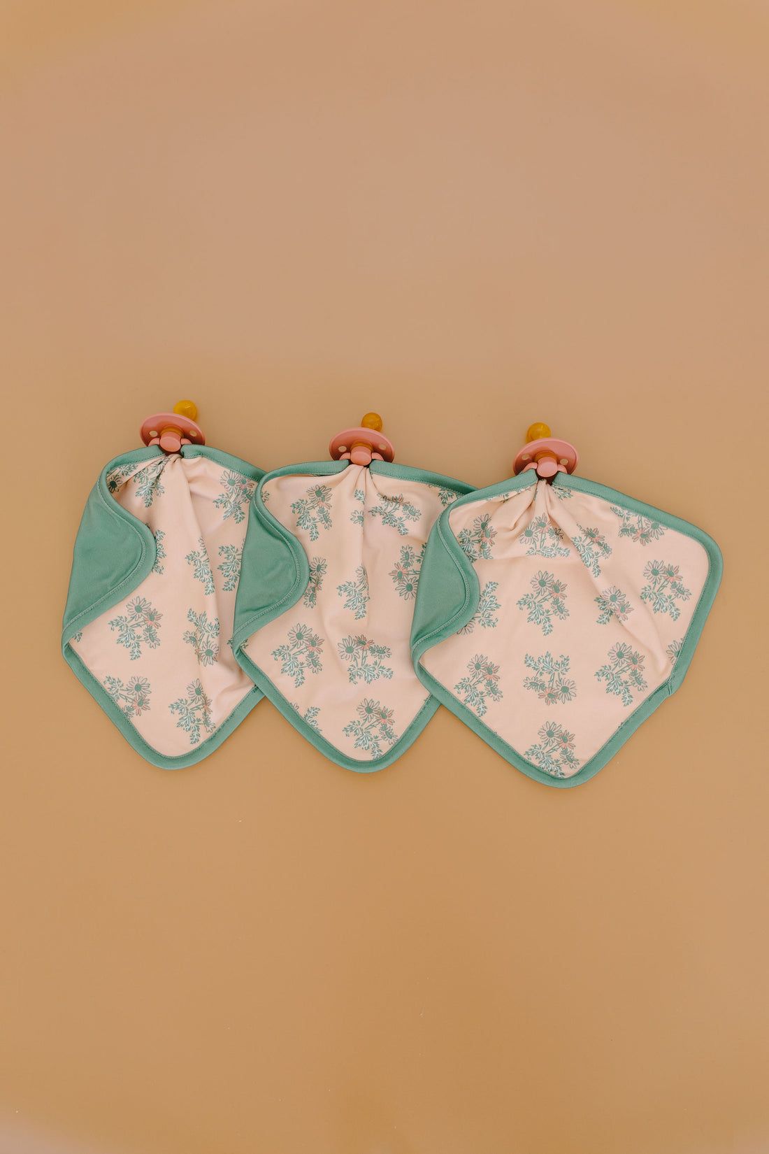 PALE PEACH DAISY FLORAL | LOVIE