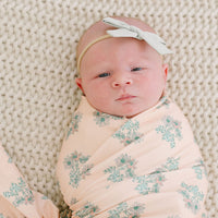 PALE PEACH DAISY FLORAL | SWADDLE