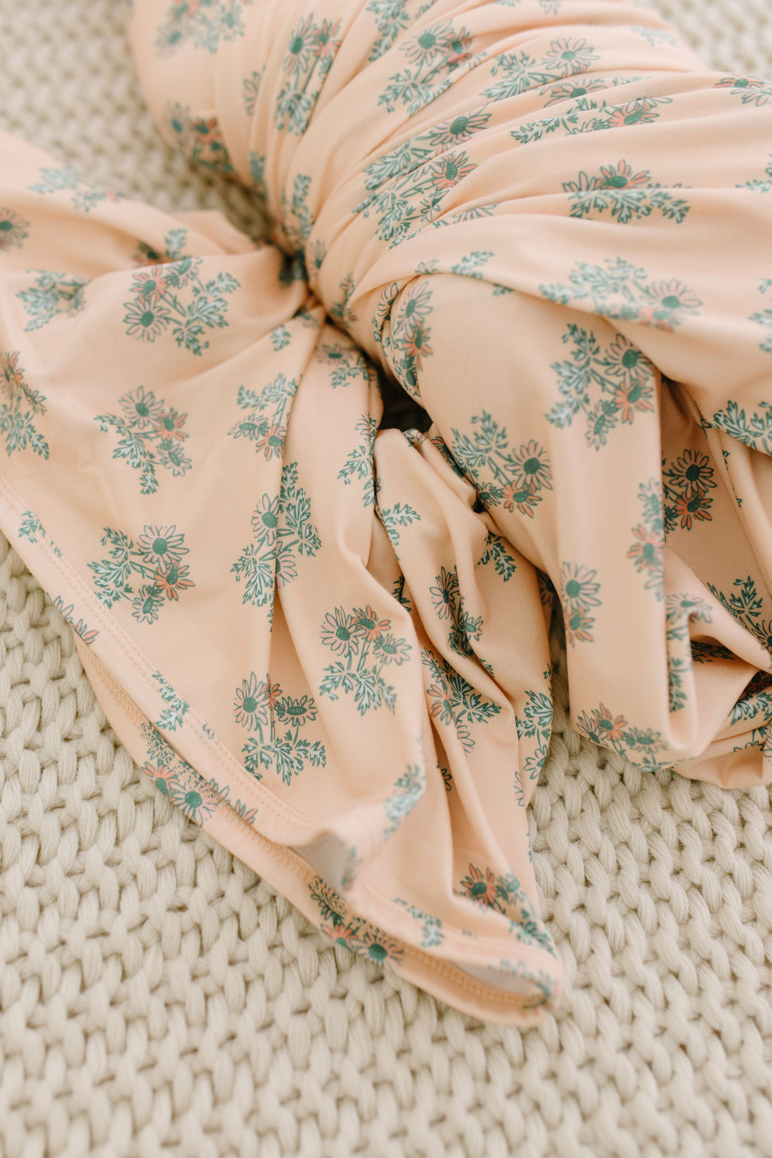 PALE PEACH DAISY FLORAL | SWADDLE
