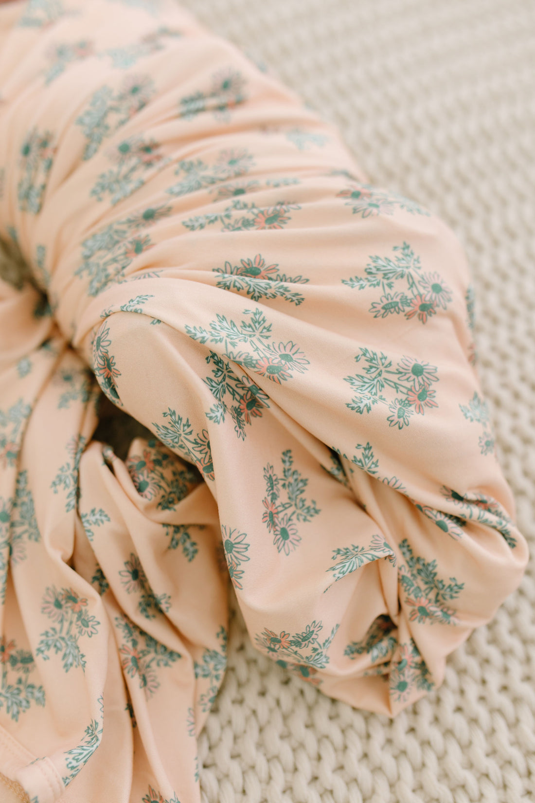 PALE PEACH DAISY FLORAL | SWADDLE