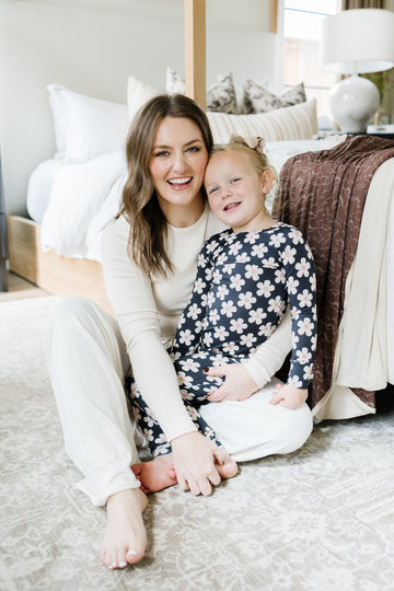 COZYS x DANIELLE EILERS CHARCOAL DAISIES | LONG SLEEVE