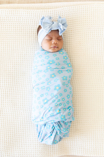 LIGHT BLUE DAISY | SWADDLE