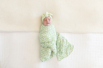 GREEN + WHITE DAISY CHECKER | SWADDLE