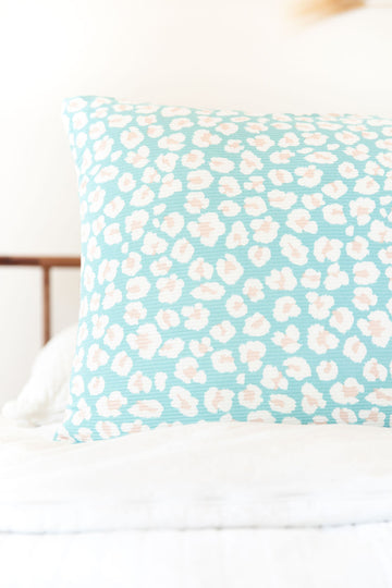 TEAL RIBBED CHEETAH | PILLOW CASE